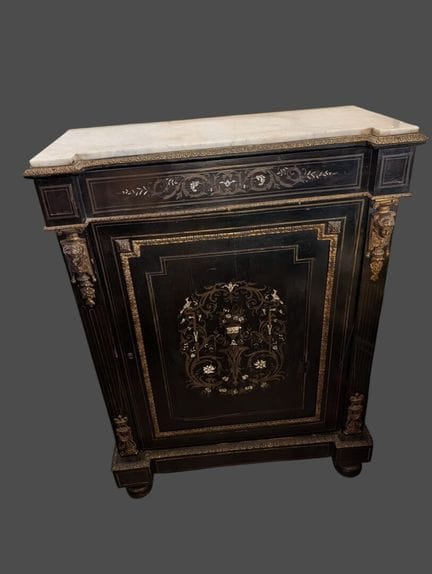 Meuble d'appui
En bois noirci et incrustations de 