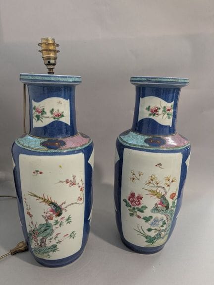 CHINE
Paire de vases en porcelaine à décor d'oisea