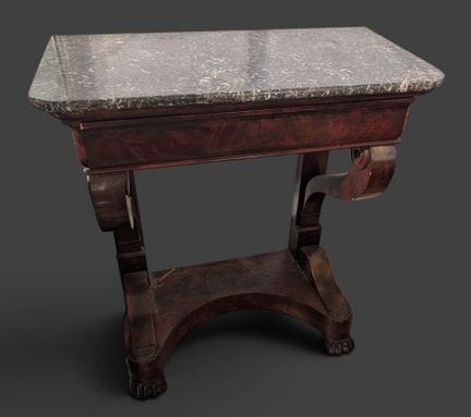Console
En bois et bois de placage, les montants e