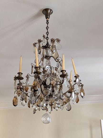 Important lustre à pampilles
De style Louis XV
H.: