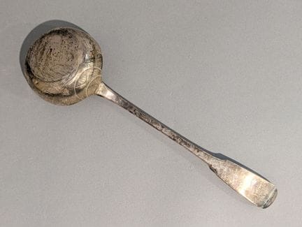 Louche 
En argent (poinçon XVIIIème siècle) modèle