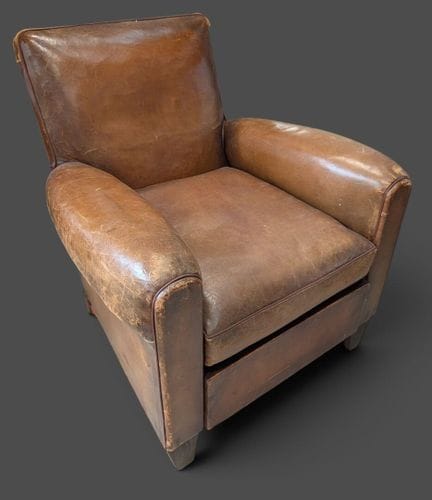 Fauteuil club 
En cuir
(Usures)