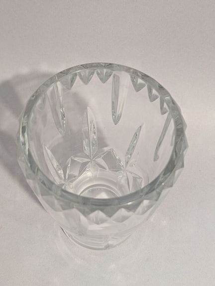 BACCARAT
Vase en cristal taillé
H.: 25 cm