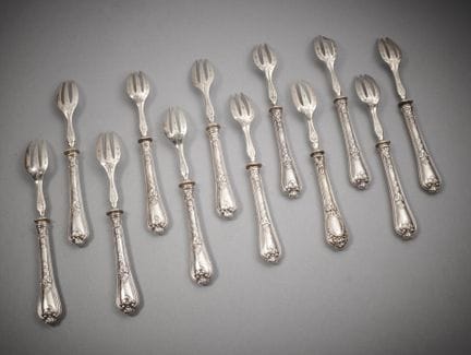 Suite de douze fourchettes
En argent et argent fou