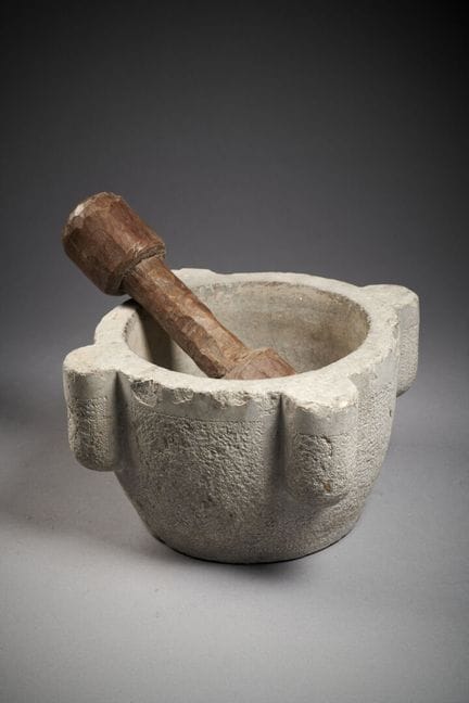 Mortier 
En pierre sculpté
XXème siècle
D.: 25 cm;
