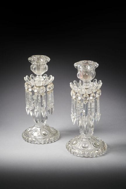 BACCARAT
Paire de flambeaux en cristal moulé et pa