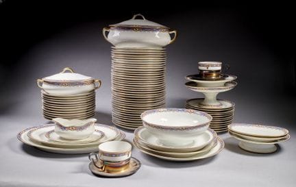 G. AHRENFELDT Limoges
Service de table en porcelai