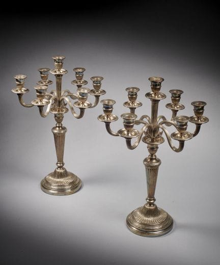 MAISON ODIOT (1906 - 1956)
Paire de candélabres en