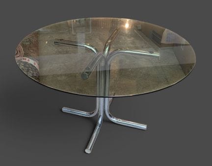 Table basse
Plateau circulaire en verre fumé et pi