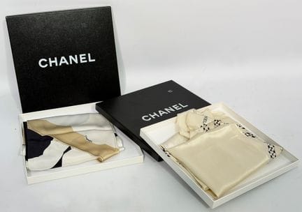 CHANEL 2 Seidenschals. Kettenmuster. Vintage. Jewe