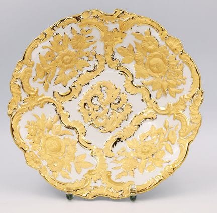 MEISSEN. Piatto da cerimonia. Forma barocca. Prima