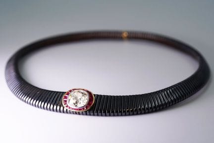 Collana. Diamanti per circa 4,36 ct. Incastonature