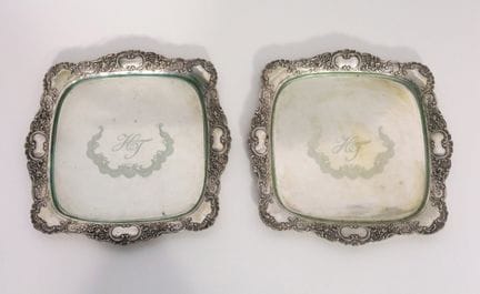 2 vassoi d'argento con inserto in vetro. Argento 8