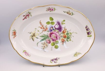 MEISSEN. Piatto da portata ovale. Decorazione flor