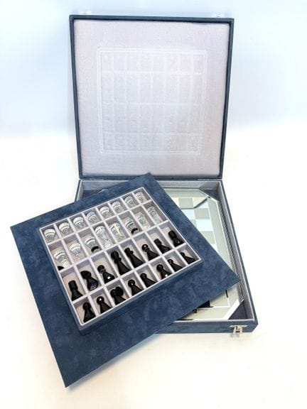 Set da scacchi SWAROVSKI con scacchiera. "Silver C