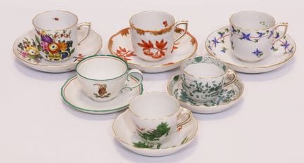 迈森。赫伦德。6件套摩卡杯套装。多种纹样。一级品。6只摩卡杯/收藏杯。瓷器。釉下蓝剑形标志/印章。彩