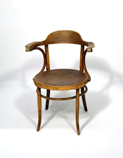 THONET. Chaise de bureau antique en bois courbé. V