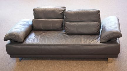 Divano in pelle / divano letto. Antracite. Circa 7