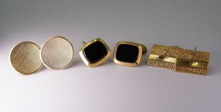 3 paia di gemelli. Oro giallo 585, in parte con pi