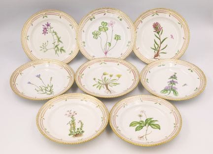 ROYAL COPENHAGEN。8只蛋糕盘。“Flora Danica”系列。丹麦。 每只直径约1