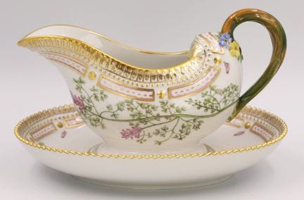 ROYAL COPENHAGEN. Salsera. «Flora Danica». Dinamar