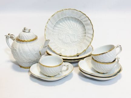 迈森。“天鹅系列”摩卡套装。3人份。一级品。 瓷器。釉下蓝“宝剑”标志。10件套。包括：3只摩卡杯。