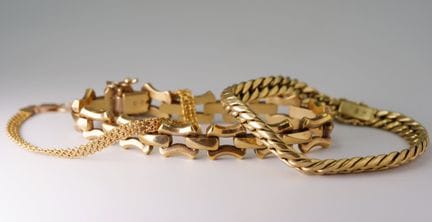Set di 3 bracciali. Oro giallo 333. Peso totale ci