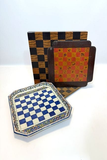 Set di 4 scacchiere / tavoli da gioco. 4 pezzi. Di
