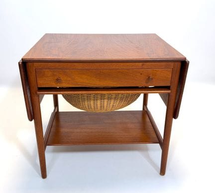 汉斯·J·韦格纳（Hans J. WEGNER，1914—2007）。缝纫桌。“AT 33 型号”。