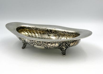 Giardinière ovale. Argento 800. Intorno al 1900. C