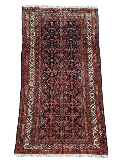 Malayer. Environ 303 cm x 171 cm. Vers 1910. Tapis