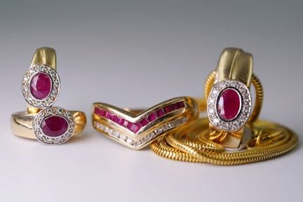 Set di gioielli. Oro giallo e bianco 585 con diama