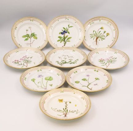 ROYAL COPENHAGEN。9只蛋糕盘。“Flora Danica”系列。丹麦。 每只直径约1