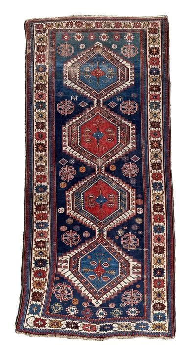 Shirvan. Caucaso. Circa 276 cm x 125 cm. Intorno a