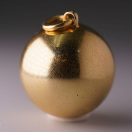 Ciondolo a forma di sfera. Oro giallo 585. Peso to