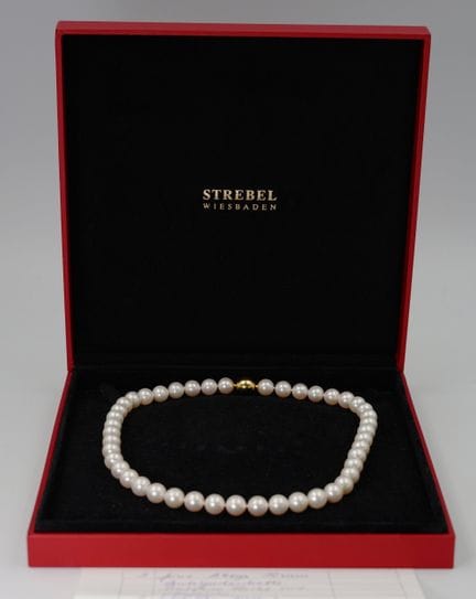 Collana di perle Akoya. Gioielleria STREBEL. Oro g