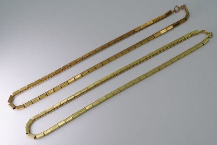 Due collane. Oro giallo 333. Peso totale circa 30,
