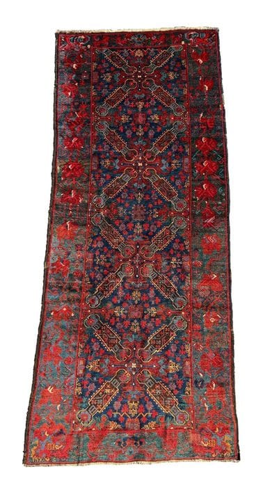 Seishur. Caucase. Environ 343 cm x 138 cm. Vers 19