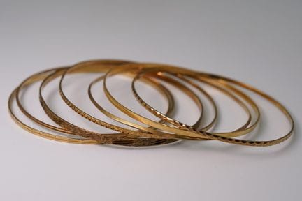Set di 7 bracciali. Oro giallo 333 e 585. Peso tot