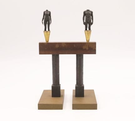 Robert GRAHAM (1938 - 2008). Bronze. « La Porte ol