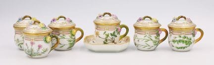 ROYAL COPENHAGEN。6只奶油/巧克力杯。“Flora Danica”系列。丹麦。带盖的