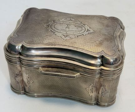 Caja con tapa abatible. Plata 833. Países Bajos. P
