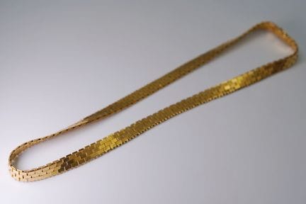 Collana larga. Oro giallo 750. Peso totale circa 3