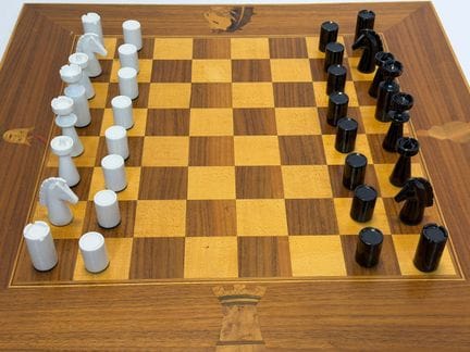 KPM Berlin. Pièces d’échecs. Porcelaine. Trude PET