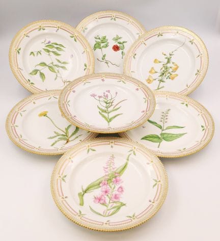 ROYAL COPENHAGEN。7只餐盘/装饰盘。“Flora Danica”系列。丹麦。每只直径