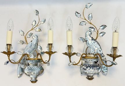 MAISON BAGUÈS. Une paire de lampes murales à deux 