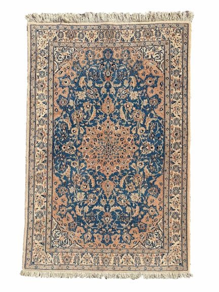 Nain. Environ 174 cm x 114 cm. Vers 1970. Tapis or