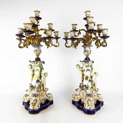 CANDELABRI IN STILE FRANCESE, COPPIA.
Ceramica e m