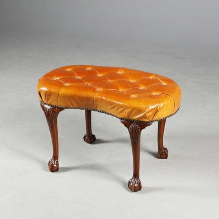 KIDNEY SHAPED STOOL
Georgian style in buttoned tan