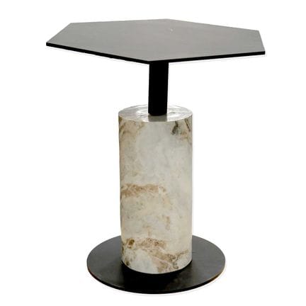 ARTERIORS WYTHE 边桌
高约 61 厘米



瑕疵
